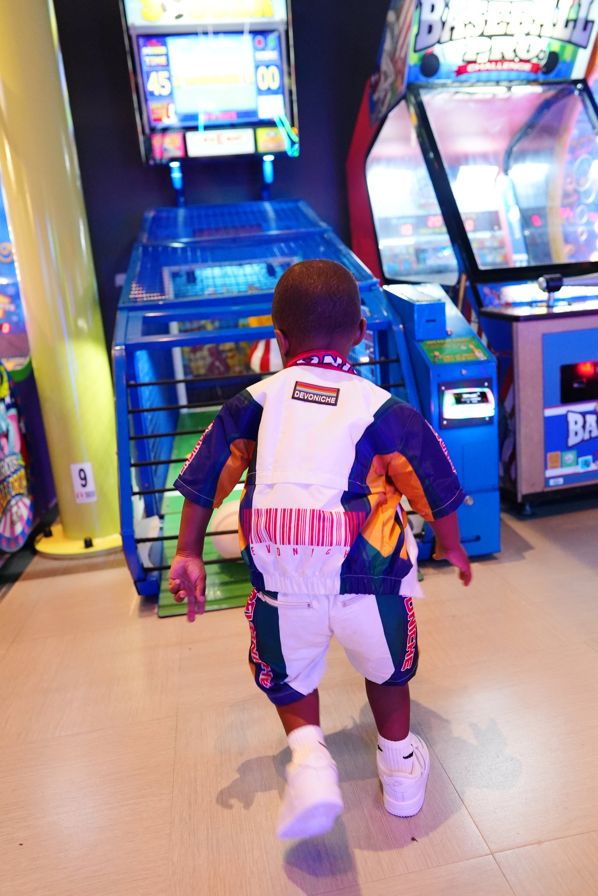 DEVONICHE’S “White Maze”KIDS WINDBREAKER SET