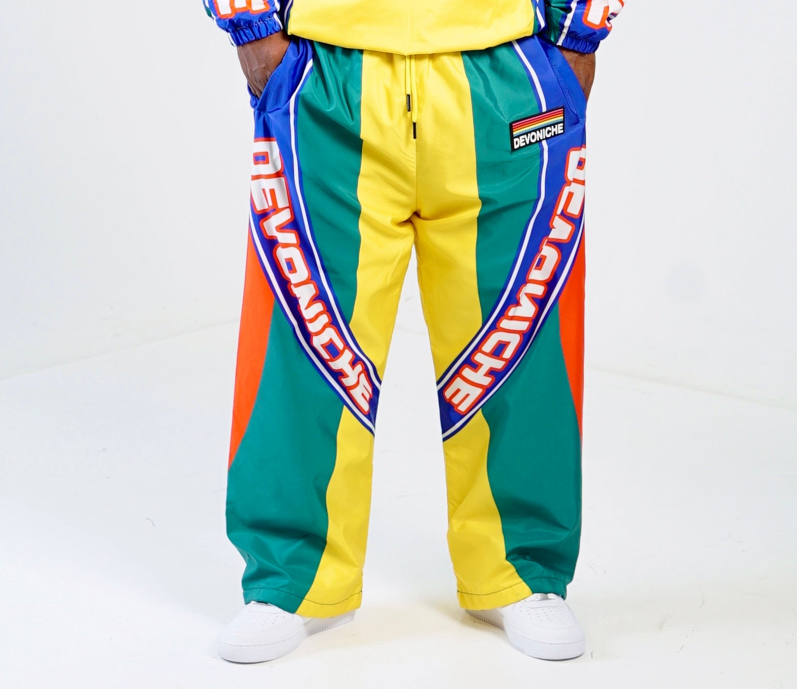Devoniche Studio "90s Vintage Windbreakers (Martin)"